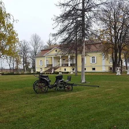 Schulhoff, Castle And Winery Üdülőközpont *