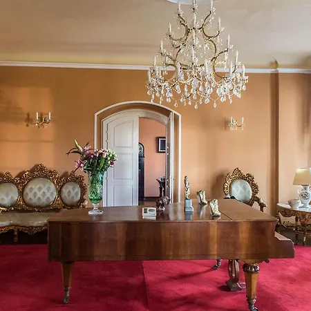 Schulhoff, Castle And Winery * Padé